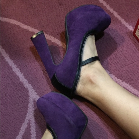 Shoes - Picture 2 of 4